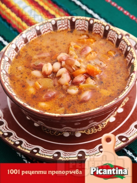 Бистра боб чорба (супа) с домати и чубрица - снимка на рецептата